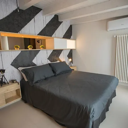 Diffuso Dimora Rossi 3* トゥーリ